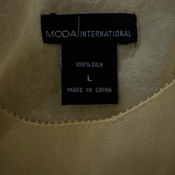 Beautiful yellow silk shirt - Picture 2 of 2